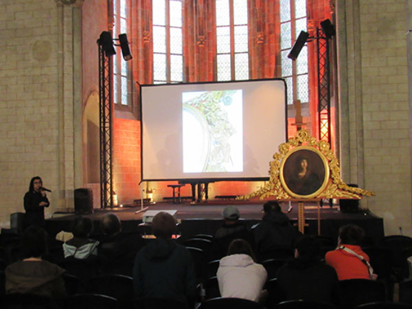 présentation du tableau en bois doré à la feuille d'or de Portrait de femme